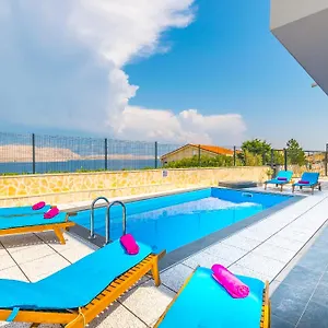 villa-the-secret-diamond.hotelinzadar.com/